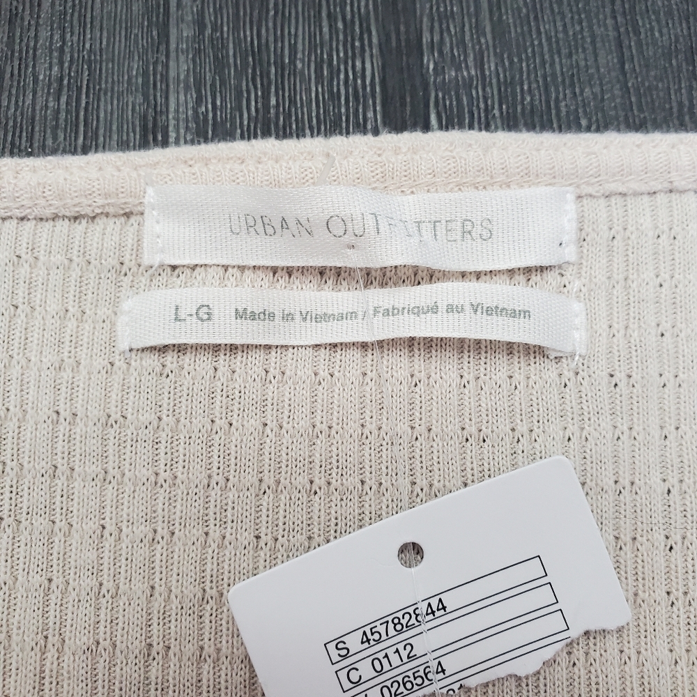 Urban Outfitters cream scoop neck crop size large - Picture 4 of 4